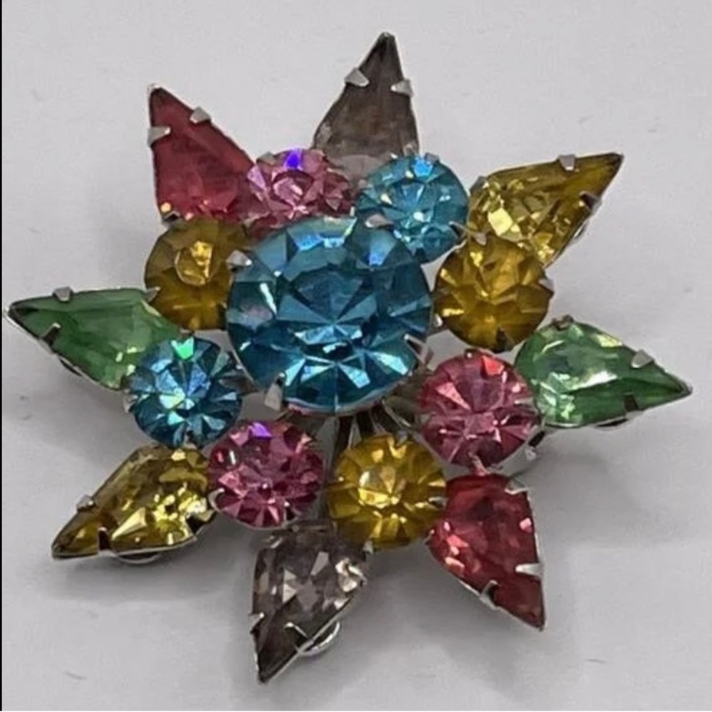 Vintage Signed CORO Multicolor Faceted Rhinestone Pinwheel Brooch Pin 1 1/4”